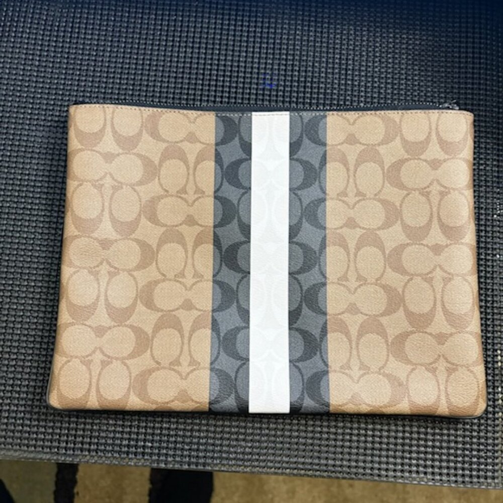 Coach Large Pouch In Blocked Signature Canvas 6720